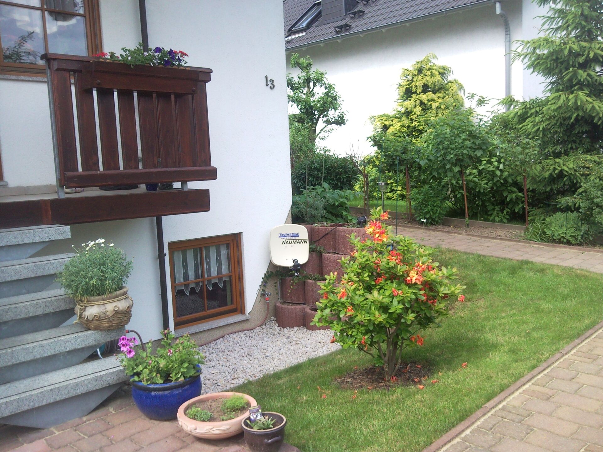 Referenz - Installation Sat-Anlage beim Kellerfenster